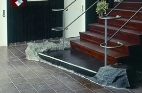 Trappesten. Rottefælde-teatret år 2000.